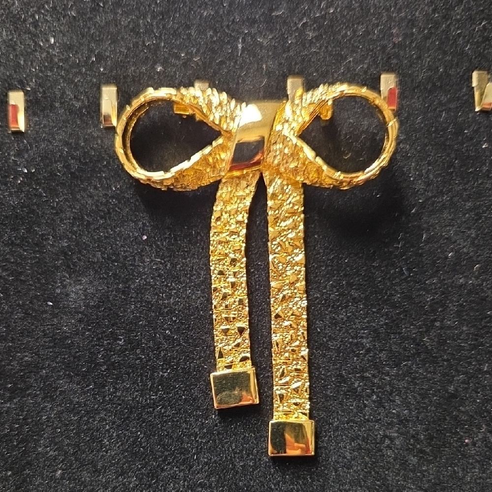 Elegant Gold 80's  Vintage Textured Bow Brooch